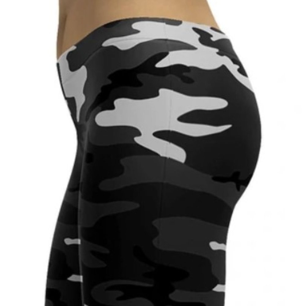 NWOT Dark Grey Camo Leggings